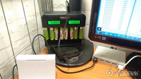 Зарядное устроство Robiton VolumeCharger LCD фото