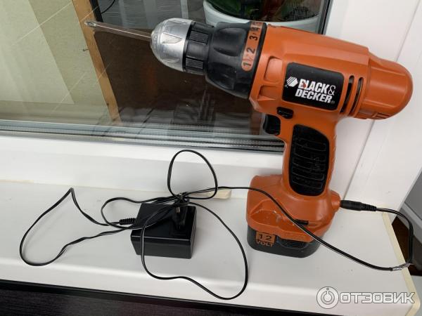 Аккумуляторная дрель-шуруповерт Black&Decker CD12CAH фото