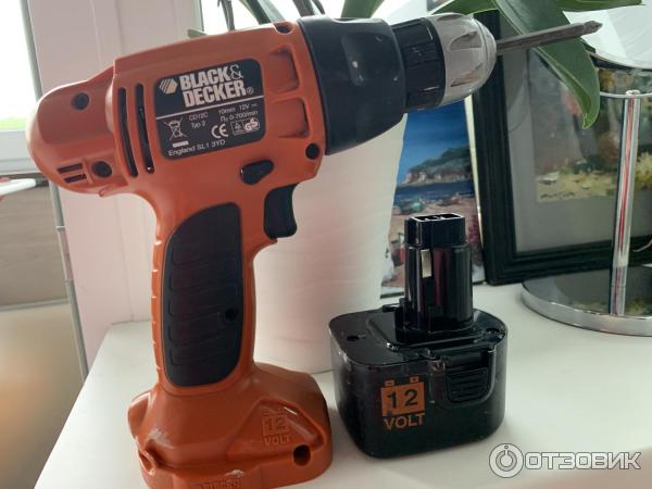 Аккумуляторная дрель-шуруповерт Black&Decker CD12CAH фото