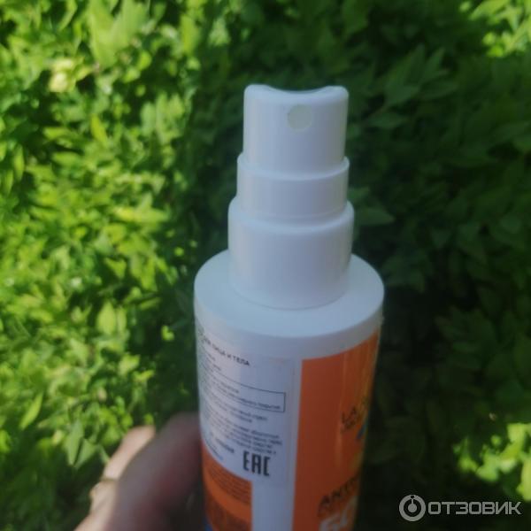 ANTHELIOS DERMO-PEDIATRICS Детский солнцезащитные невидимый спрей для лица и тела SPF 50+/PPD 36 фото