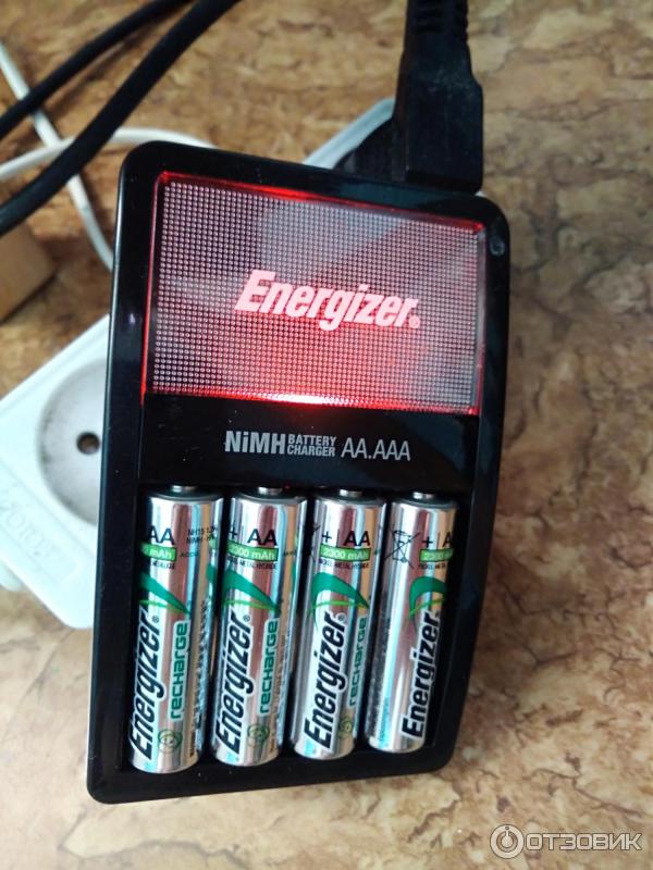 Зарядное устройство Energizer для аккумуляторов Ni-MH CHVC3-EU фото