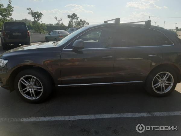 Автомобиль Audi Q5 кроссовер фото