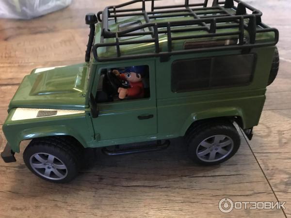 В джипе land rover хорошо сидит человек из lego duplo