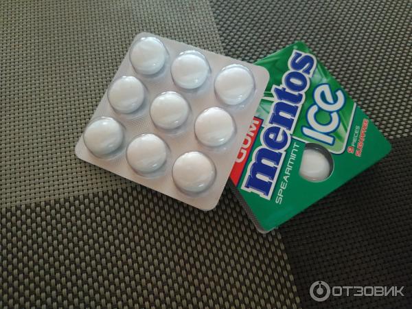 Жевательная резинка Mentos фото