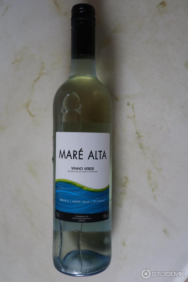 Маре альта розовое. Вино Маре Альта Винью Верде. Красное и белое вино Vinho Verde. Mare alta вино белое полусухое. Вино mare Португалия Vinho Verde.