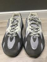 Кроссовки Adidas Yeezy Boost 700 фото