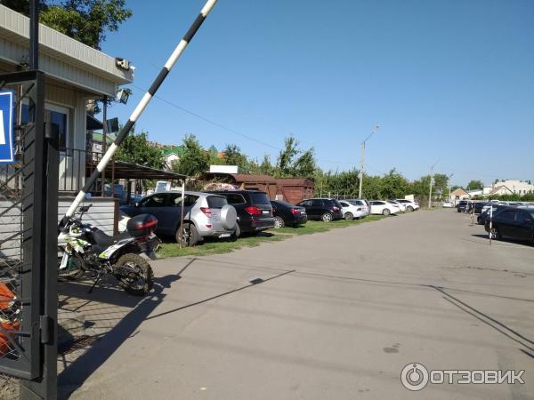 Платная автостоянка. Парковка россошь проспект труда 1 в. Тц проспект россошь. Платная парковка жд вокзал екатеринбург 2022. Платная автостоянка.