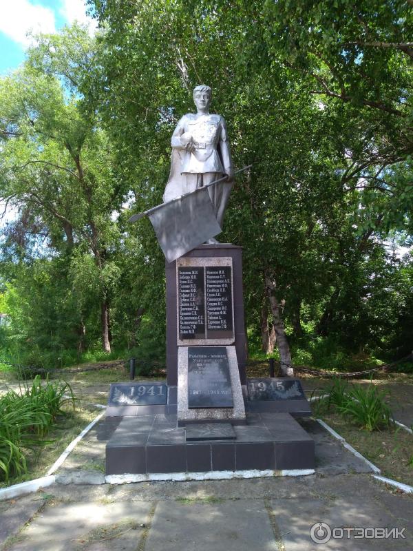 Памятник воинам сплавной конторы.