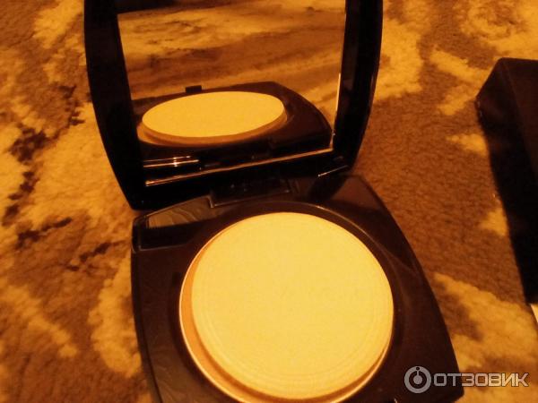 Компактная матирующая пудра Avon True colour flawless mattifying pressed powder фото