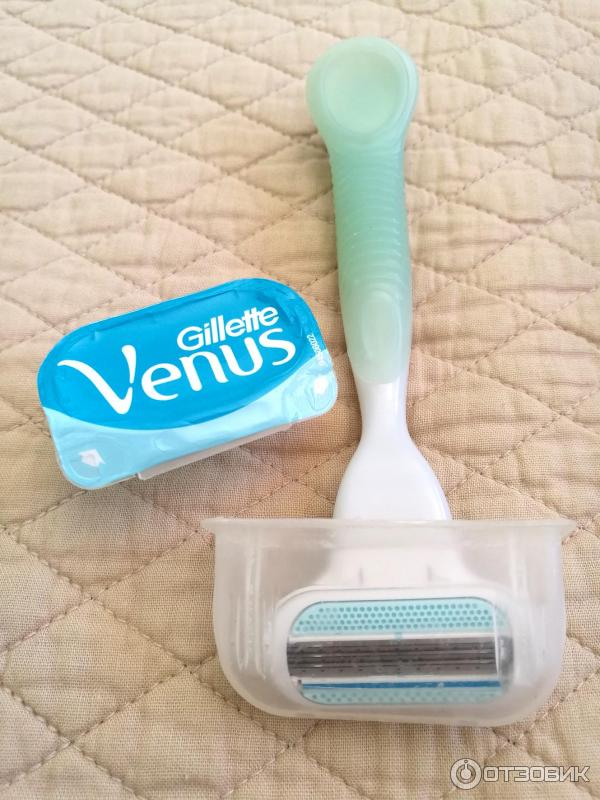 Станок бритвенный Gillette Venus в колпачке