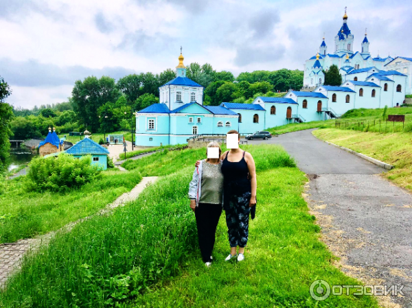 вид на монастырь сбоку