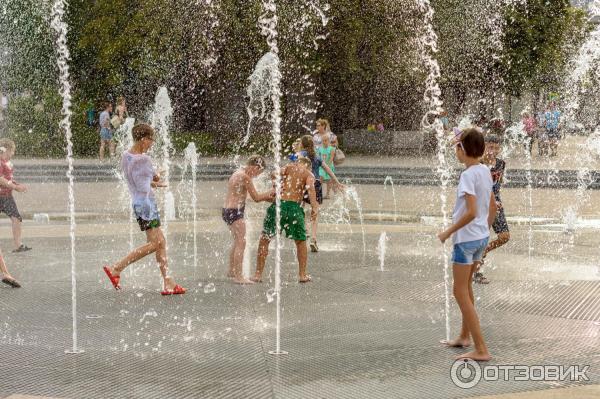 Сухой поющий фонтан на Советской площади г. Воронежа