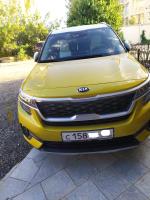 Автомобиль Kia Seltos кроссовер фото