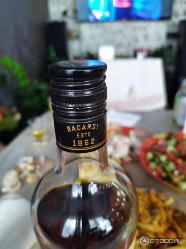 Алкогольный напиток Bacardi OakHeart (на основе рома) фото