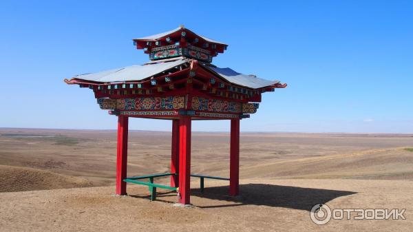 Комплекс Одинокий тополь (Россия, Калмыкия) фото