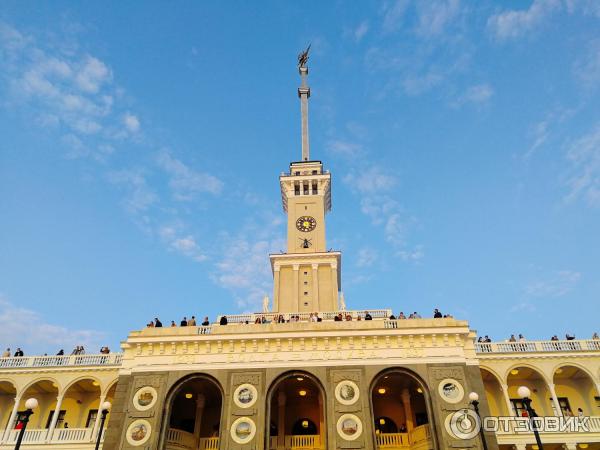 Фото Речного вокзала со стороны набережной