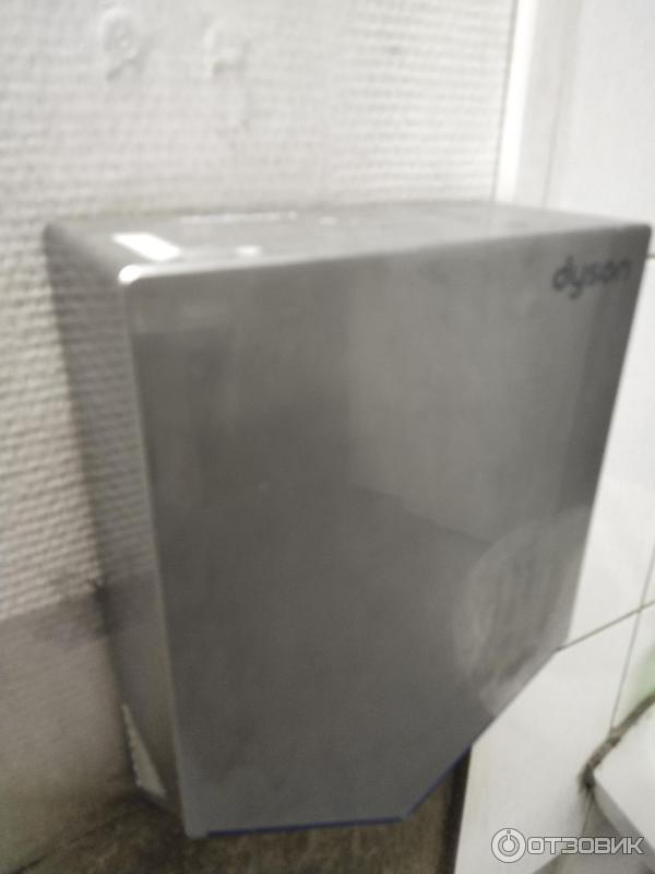 Сушилка для рук Dyson Airblade фото