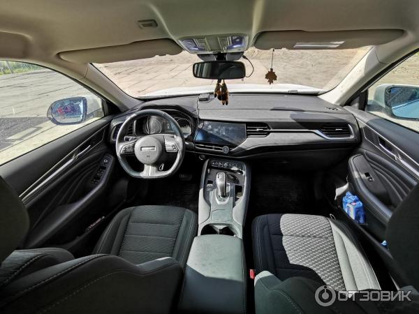 Автомобиль Haval F7 кроссовер фото