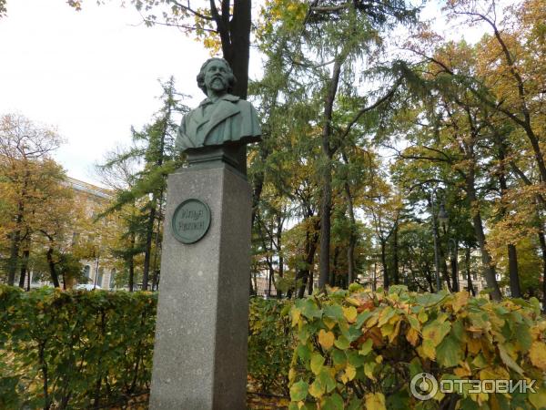 Пешая прогулка по набережной Невы на Васильевском острове (Россия, Санкт-Петербург) фото