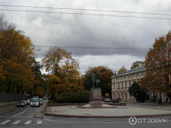 Пешая прогулка по набережной Невы на Васильевском острове (Россия, Санкт-Петербург) фото