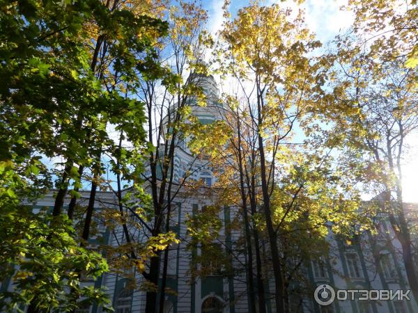 Пешая прогулка по набережной Невы на Васильевском острове (Россия, Санкт-Петербург) фото