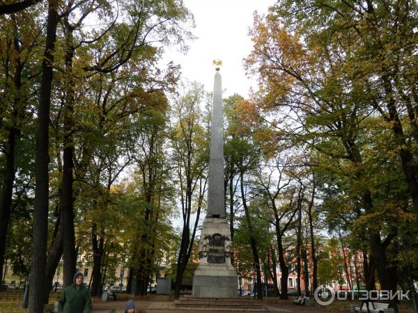 Пешая прогулка по набережной Невы на Васильевском острове (Россия, Санкт-Петербург) фото