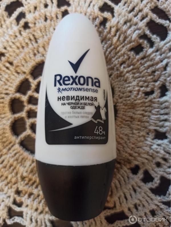 Антиперспирант шариковый Rexona motion sense невидимая на черном и белом фото