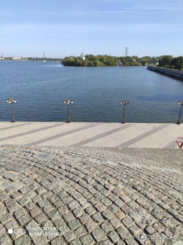 Пляж на Комсомольском: нудисты, мусор и оранжевая вода. Фотографии