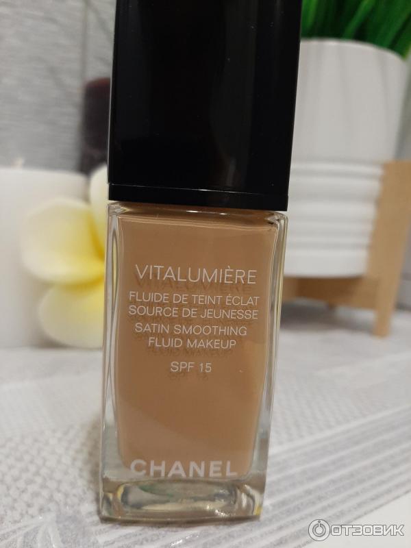 Тональный флюид Chanel Vitalumiere Fluide de Teint Eclat фото