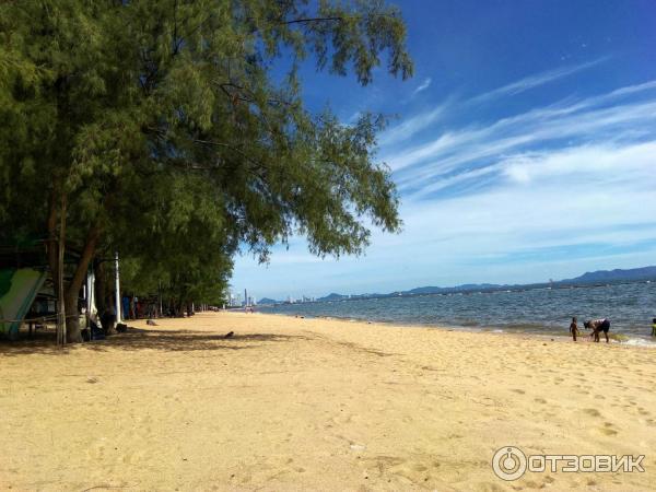 Пляж Tawaen Beach (Таиланд, Паттайя) фото