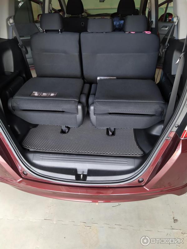 Автомобиль Honda Freed минивэн фото