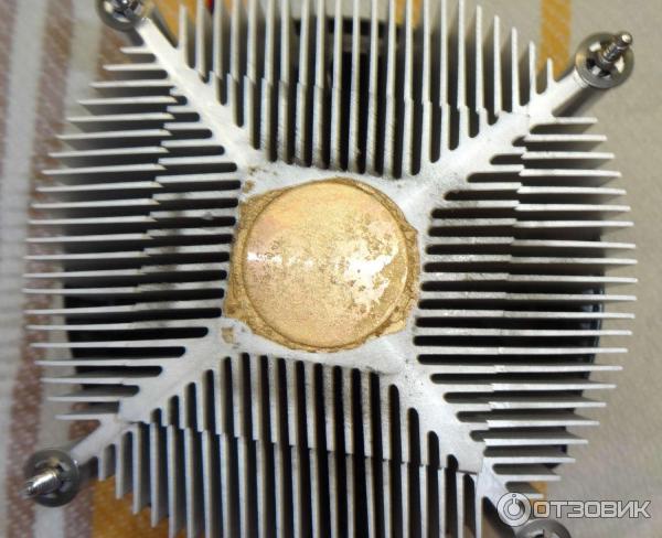 Старая термопаста Halnziye HY610 на снятом радиаторе CPU