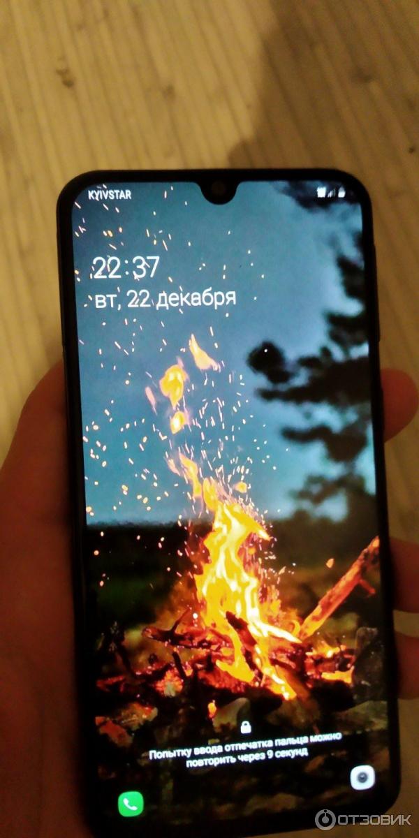 Смартфон Samsung Galaxy A40 фото